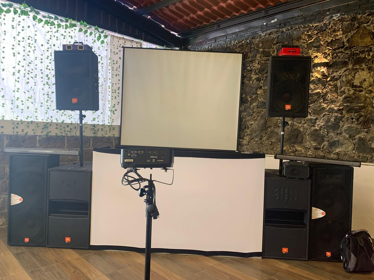 Sonido DJ y luces KEOPS, paquete chico, para 100 personas